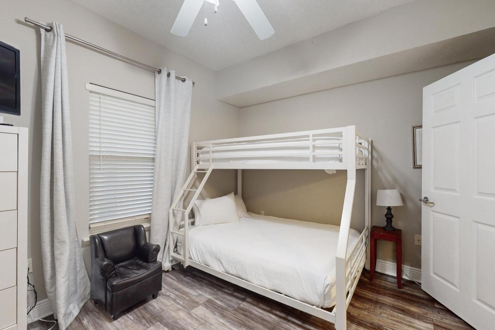 Ariel Dunes IV Destin Room photo